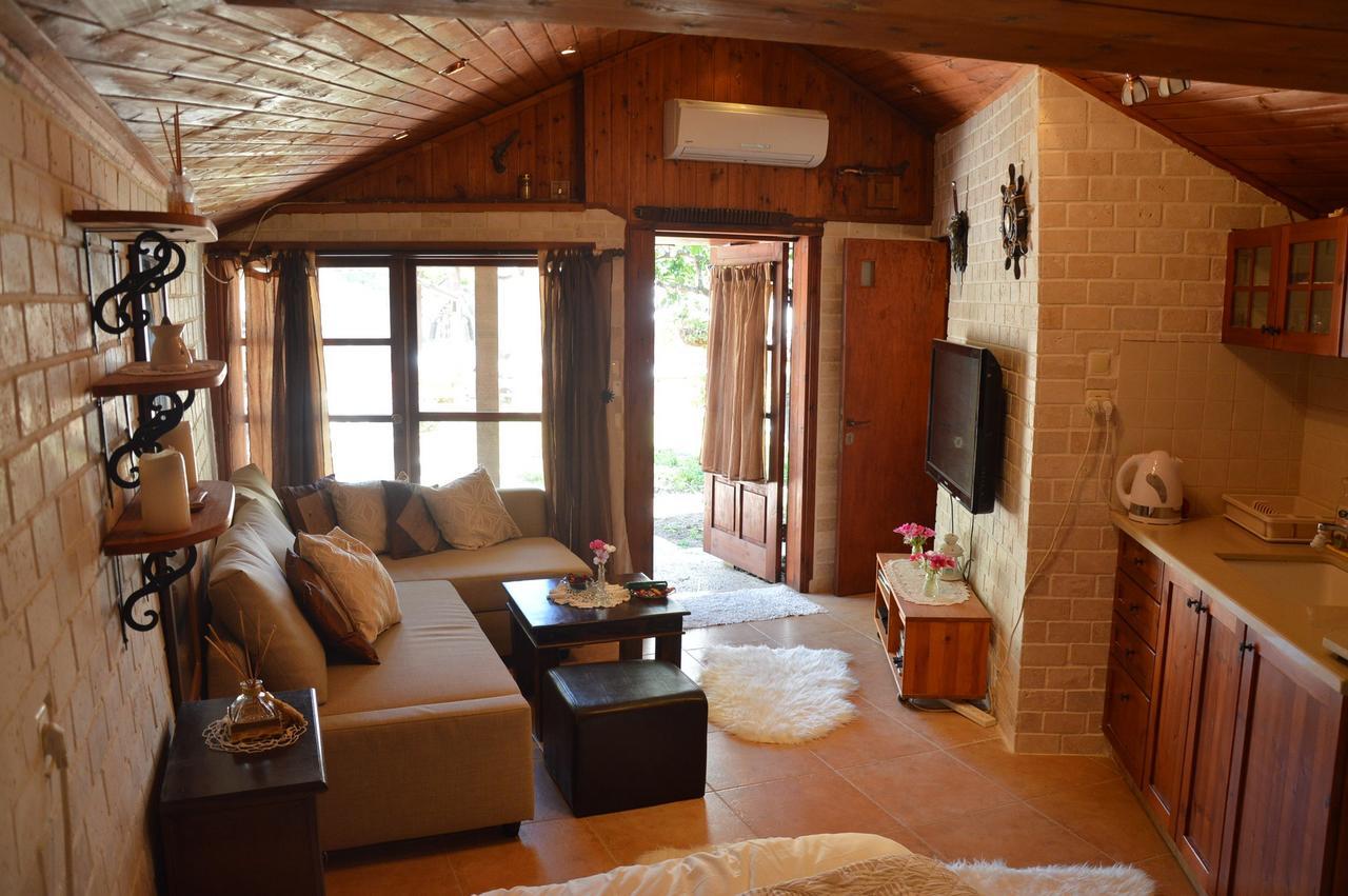 Czarina Cabin הבקתה הקיסרית והדירה הקיסרית Czarina Apartment Кесарія Екстер'єр фото